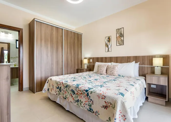 Сasa de vacaciones Modern With Lush Mountain Views And Spectacular Shaded Terrace In Private Gated Community Potrero (Guanacaste)