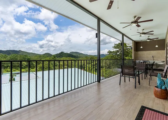 Modern With Lush Mountain Views And Spectacular Shaded Terrace In Private Gated Community Сasa de vacaciones *