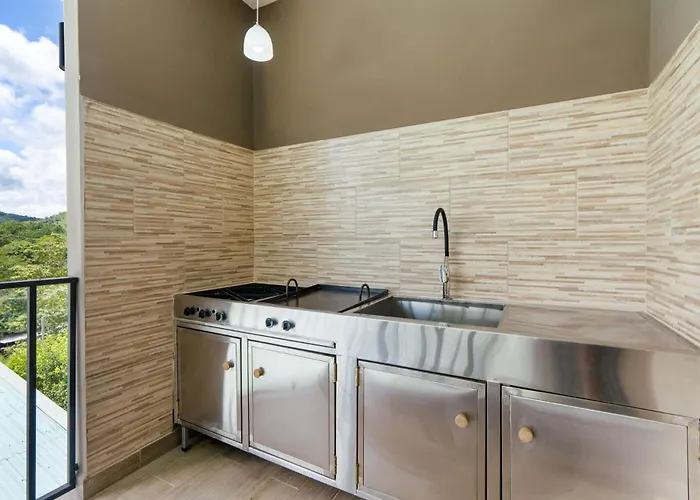 Modern With Lush Mountain Views And Spectacular Shaded Terrace In Private Gated Community Сasa de vacaciones *