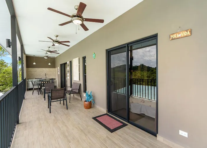 Modern With Lush Mountain Views And Spectacular Shaded Terrace In Private Gated Community Сasa de vacaciones *