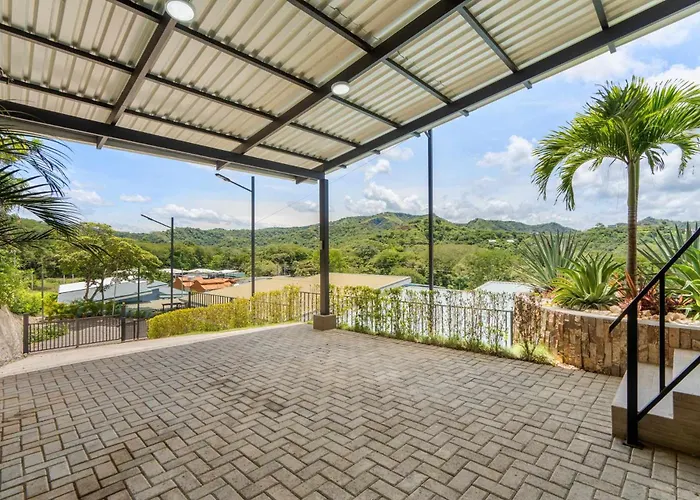 Сasa de vacaciones Modern With Lush Mountain Views And Spectacular Shaded Terrace In Private Gated Community Potrero (Guanacaste)