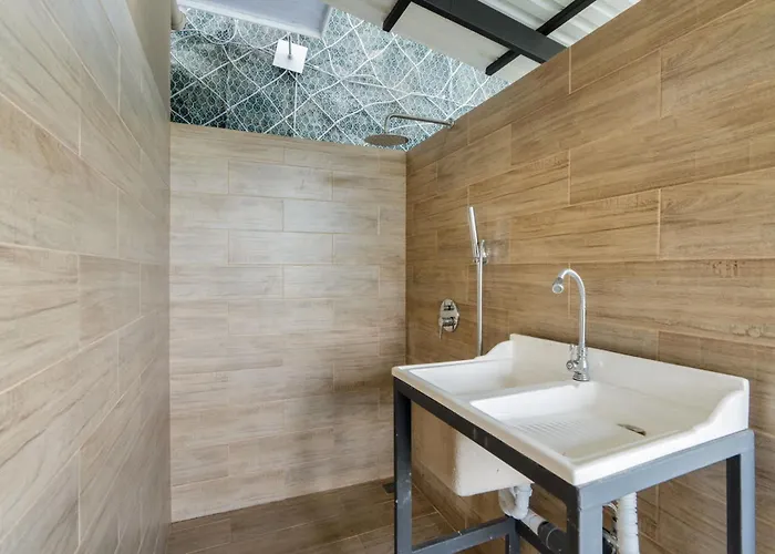 Modern With Lush Mountain Views And Spectacular Shaded Terrace In Private Gated Community Сasa de vacaciones Potrero (Guanacaste)