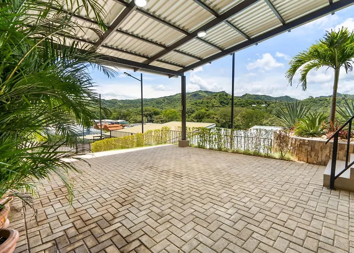 Modern With Lush Mountain Views And Spectacular Shaded Terrace In Private Gated Community Сasa de vacaciones *