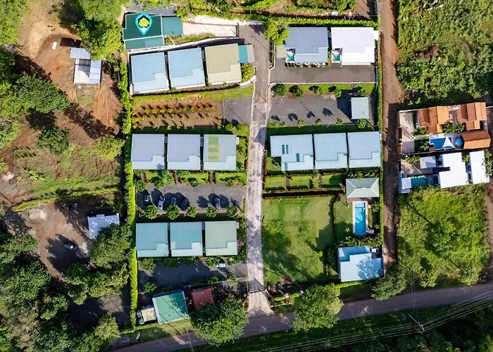 Сasa de vacaciones Modern With Lush Mountain Views And Spectacular Shaded Terrace In Private Gated Community *